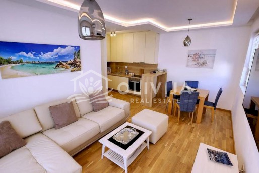 Stan sa 2 spavaće sobe u novom modernom kompleksu u Bečići, Crna Gora