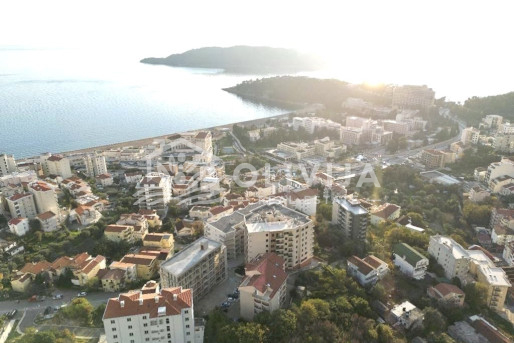 Stan sa 3 spavaće sobe u blizini mora u Bečićima, Crna Gora