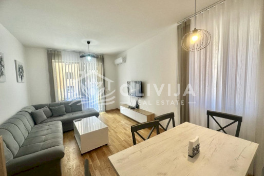 Stan sa 2 spavaće sobe u blizini mora u Bečićima, Crna Gora