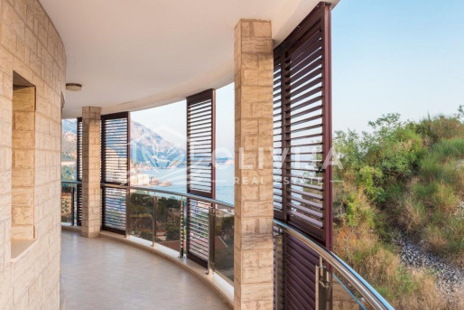 Stan sa 2 spavaće sobe blizu mora u Bečićima, Crna Gora