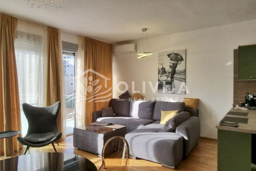 Квартира с 2-мя спальнями возле моря в Бечичи, Черногория