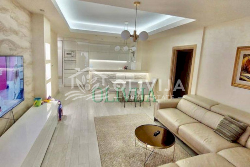 Apartment in the center of Budva in a premium-class building — 10 minutes to the sea