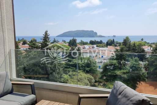 Budva, Boulevard — apartment with a sea view, just 250 m from the beach