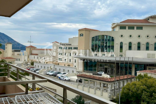 2-комнатная квартира с панорамным видом на море в Бечичи — напротив отеля Splendid