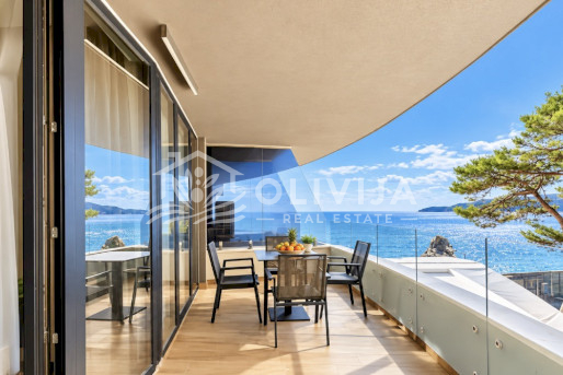 Premium apartment in Rafailovići on the first line of the sea