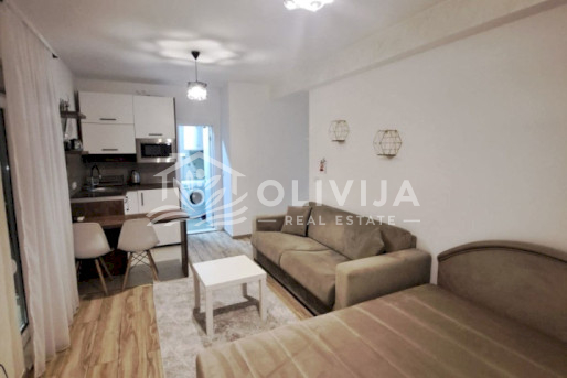 Studio apartment with a spacious shared rooftop terrace near Mega Mall